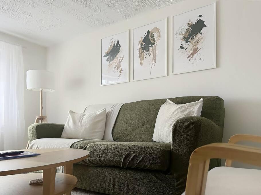 לייסטר Private Guest House - Double Bedroom, En-Suite And Workspace With Private Entrance, First Floor With No Lift And No Full Kitchen מראה חיצוני תמונה